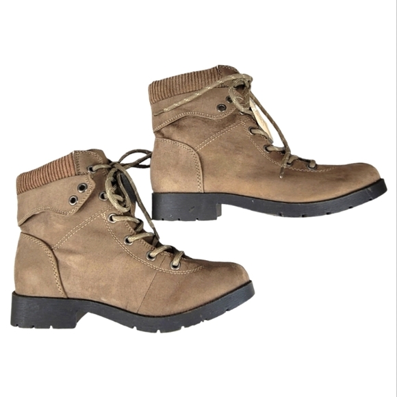 JC Penny St John's Bay Women's Yosemite Block Heel Lace Up Boots - Picture 2 of 14